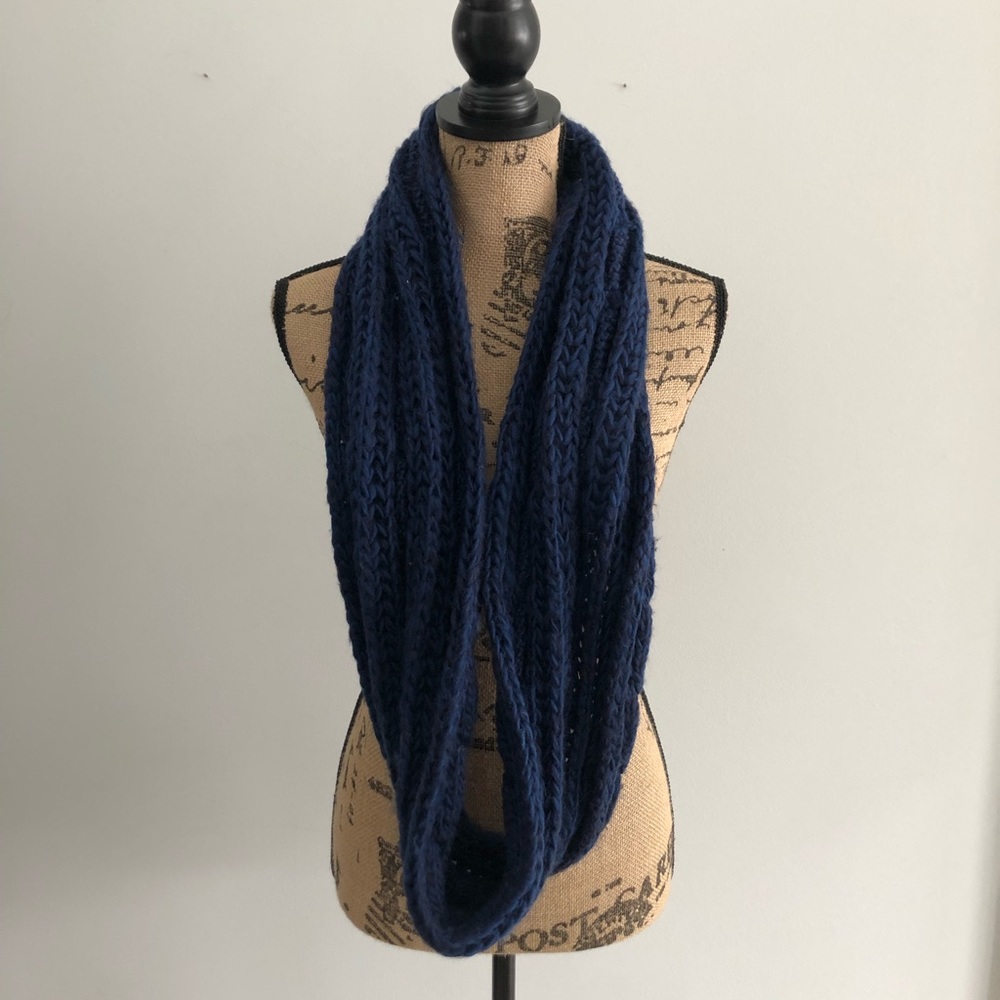 Winter - Navy blue wool knitted infinity scarf